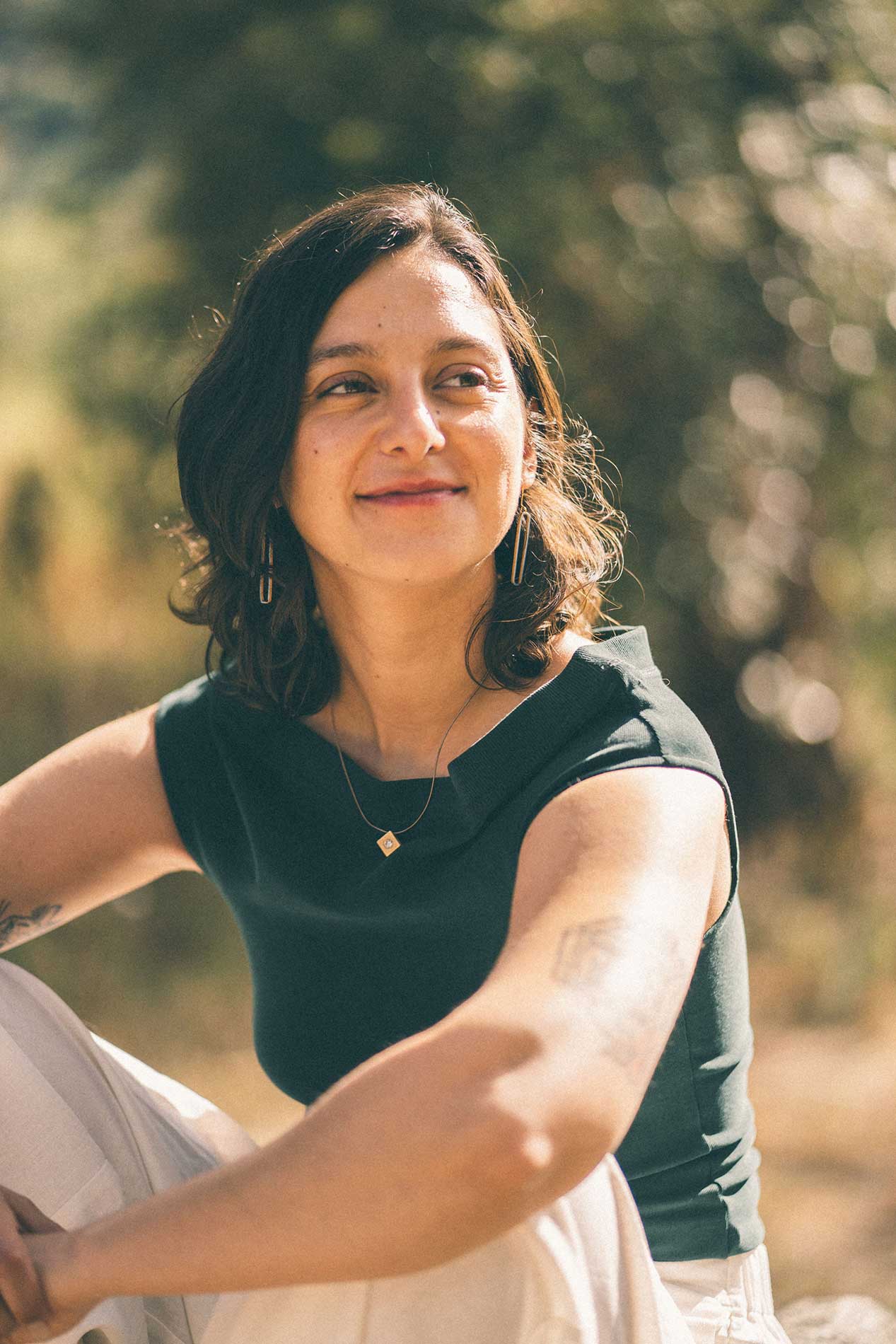 Retrato de Blanca Cajiao, psicóloga clínica neurodivergente experta en el alivio de entender el propio diseño.