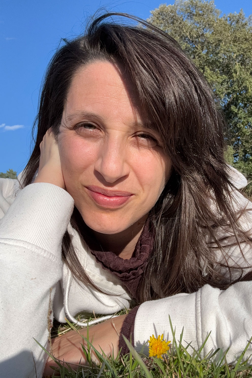 NURIA Psicóloga y Arteterapeuta Perfil: Humanista integrativa con sensibilidad al trauma.